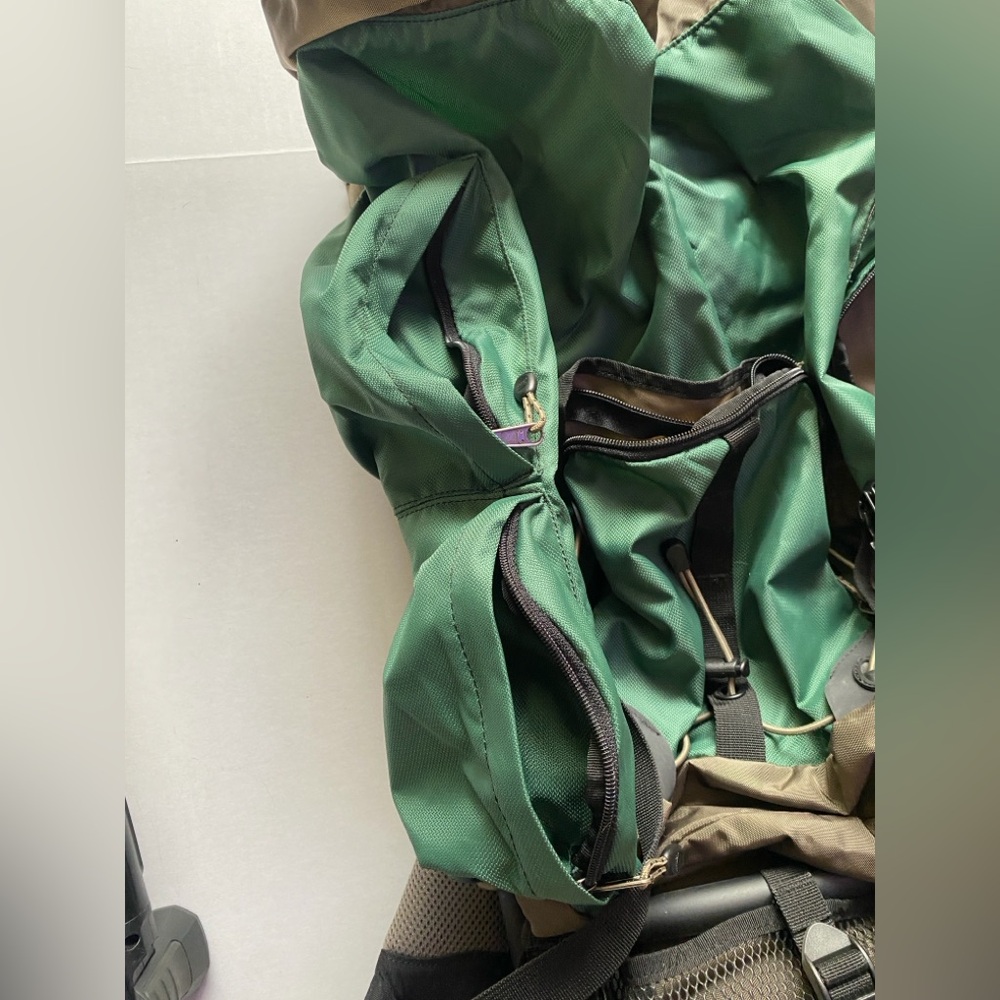 Mountainsmith Vintage Green and Brown Hiking Backpack with External Frame - Picture 6 of 12